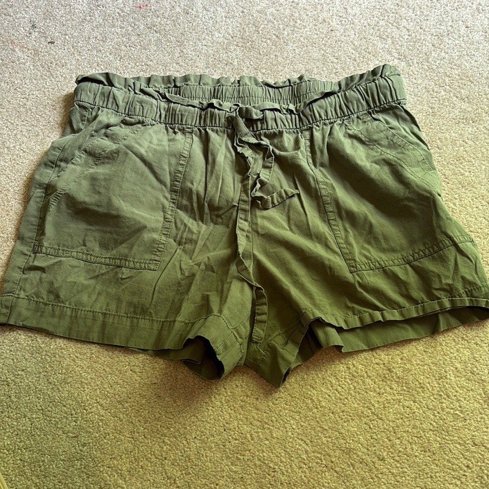 Loft outlet size medium olive linen shorts